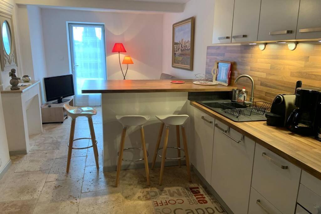 Villa Mas des Coudoulières avec piscine et jacuzzi à Roquemaure  Extérieur photo