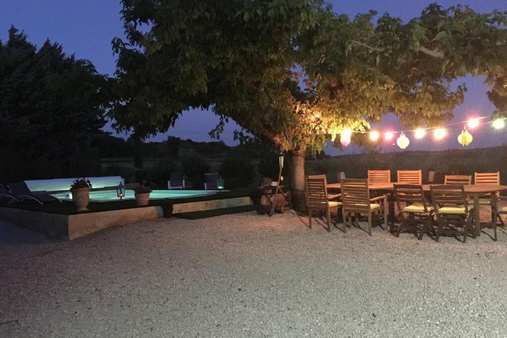 Villa Mas des Coudoulières avec piscine et jacuzzi à Roquemaure  Extérieur photo