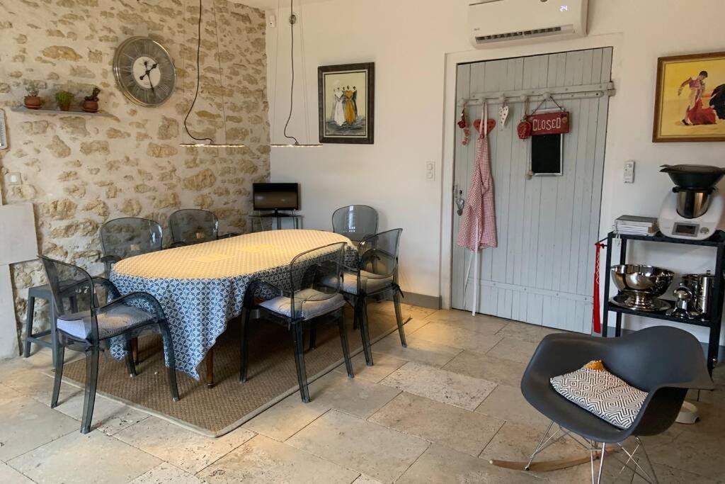 Villa Mas des Coudoulières avec piscine et jacuzzi à Roquemaure  Extérieur photo